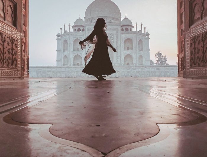 <h1><br/>Vrij, mystiek en vrouwelijk.</h1><h2>Onze nieuwste collecties zijn er. Vier dit moment van overvloed. <br/><br/></h2>