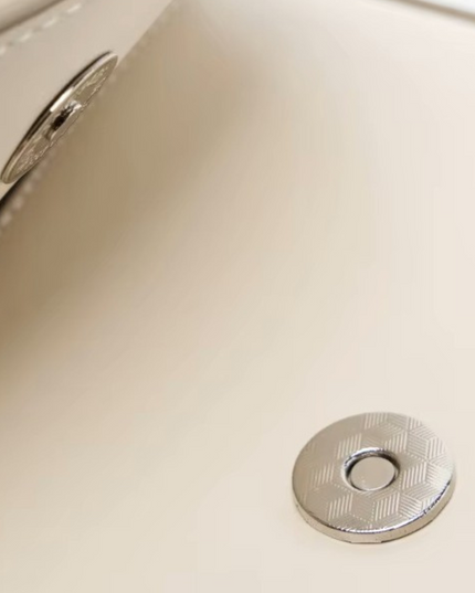 Nivara – Lederen bucketbag voor vrouwen die hun innerlijke kracht bewaken | Tempel Collectie