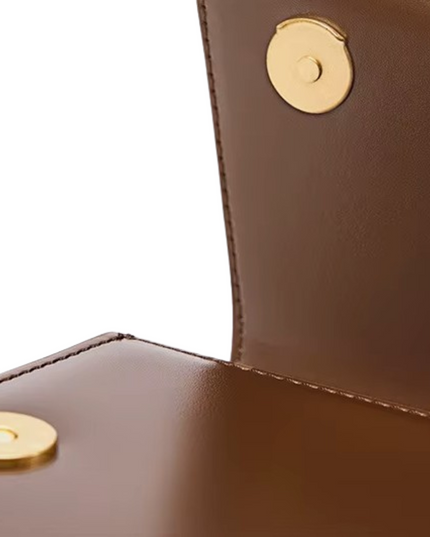 Lyra | Lederen vintage baguette | Een symfonie van vrouwelijke kracht | Earth Chique Collectie